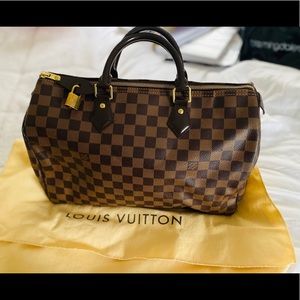 Authentic Louis Vuitton Speedy 35 bag.
